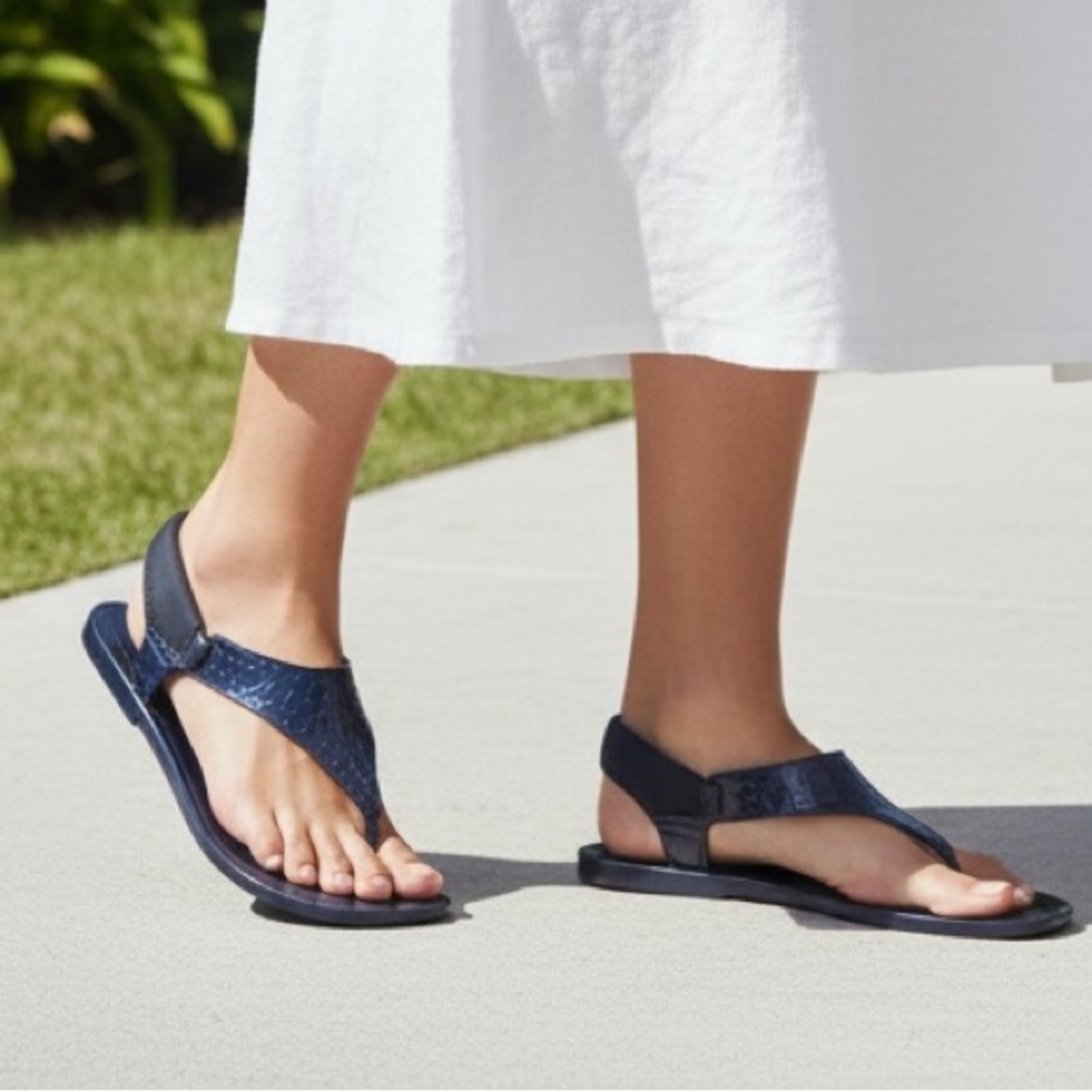Calvin Klein Blue Dream Summer Jelly Thong Sandals (Size 8)